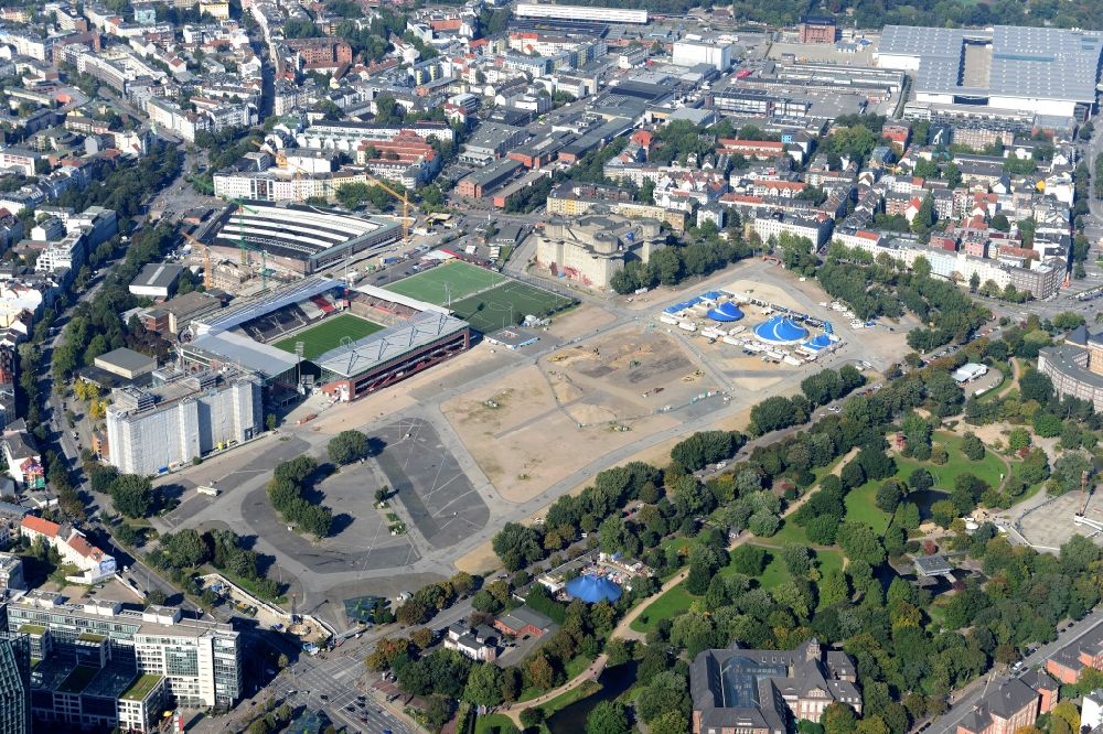 Luftaufnahme Hamburg - Kirmes - und Rummel- Veranstaltungsgelände des Heiligengeistfeld des Hamburger Dom im Karolinenviertel in Hamburg
