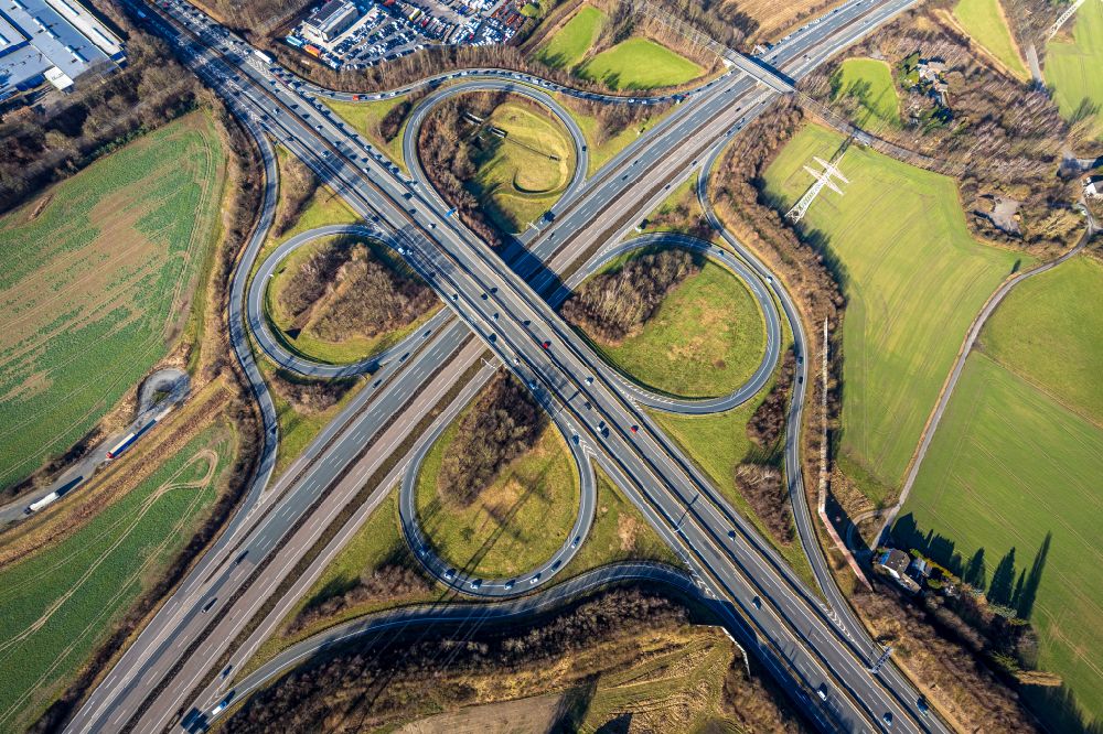 Luftaufnahme Dortmund - Kleeblattförmige Verkehrsführung am Autobahnkreuz der BAB A40 - 45 Kreuz Dortmund-West im Bundesland Nordrhein-Westfalen, Deutschland