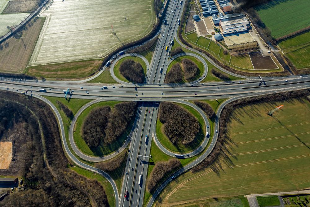 Luftbild Unna - Kleeblattförmige Verkehrsführung am Autobahnkreuz der BAB A4 , A1 Kreuz Dortmund/Unna in Unna im Bundesland Nordrhein-Westfalen, Deutschland