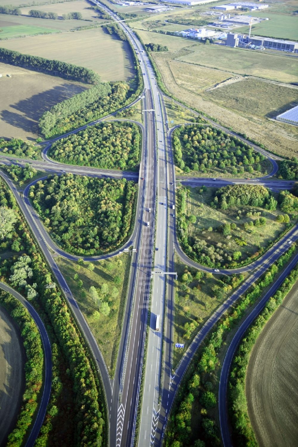 Luftbild Magdeburg - Kleeblattförmige Verkehrsführung am Autobahnkreuz der BAB A14 zur B81 in Magdeburg im Bundesland Sachsen-Anhalt, Deutschland