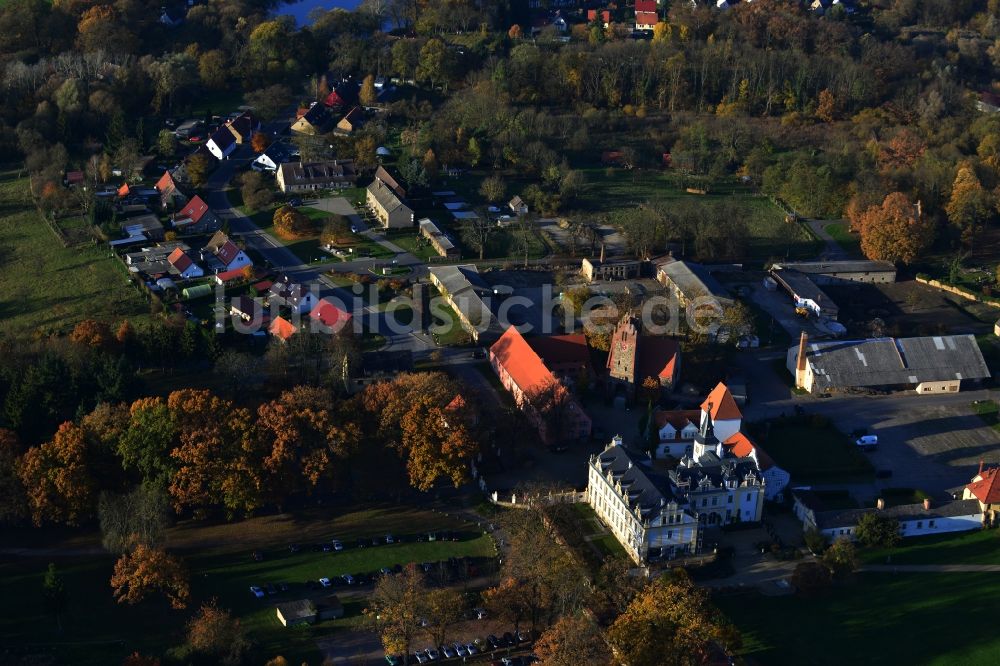 Luftbild Löwenberger Land Liebenberg - Kleine Ortschaft mit Schloss im Ortsteil Liebenberg in Löwenberger Land im Bundesland Brandenburg