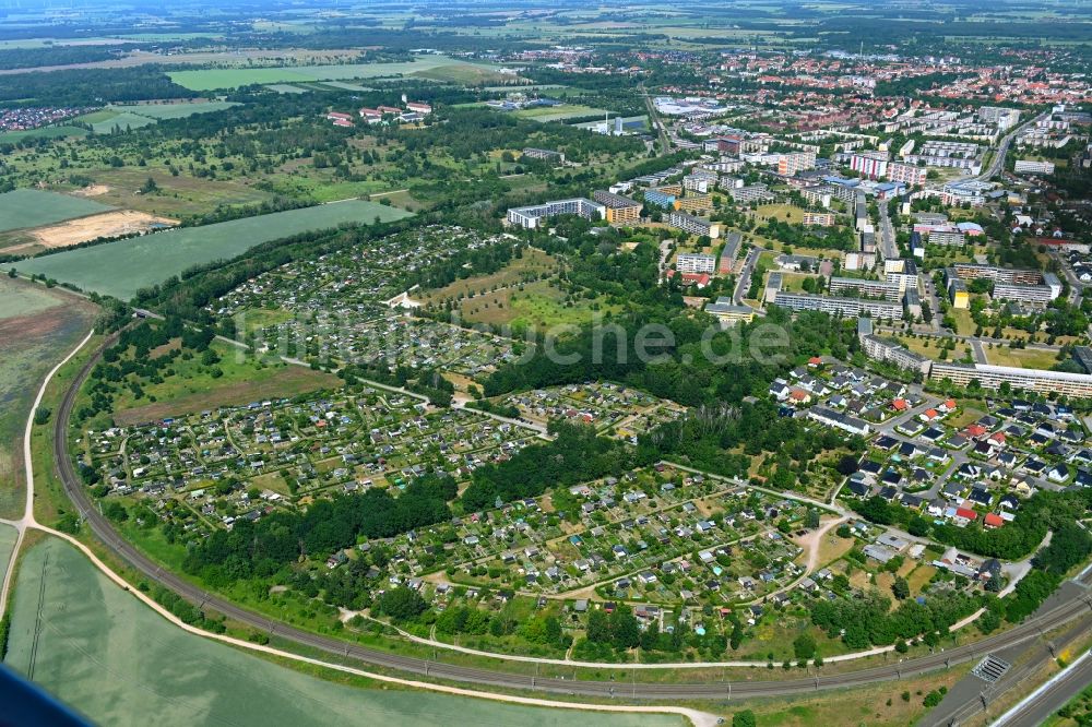 Luftaufnahme Hansestadt Stendal - Kleingartenanlagen und Bungalowsiedelung am Uenglinger Weg in Hansestadt Stendal im Bundesland Sachsen-Anhalt, Deutschland