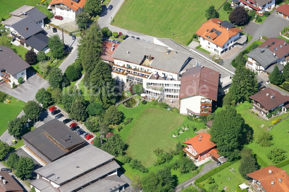 Walchsee aus der Vogelperspektive: Klinik und Therapiezentrum Lymphödemklinik Wittlinger in Walchsee in Tirol, Österreich