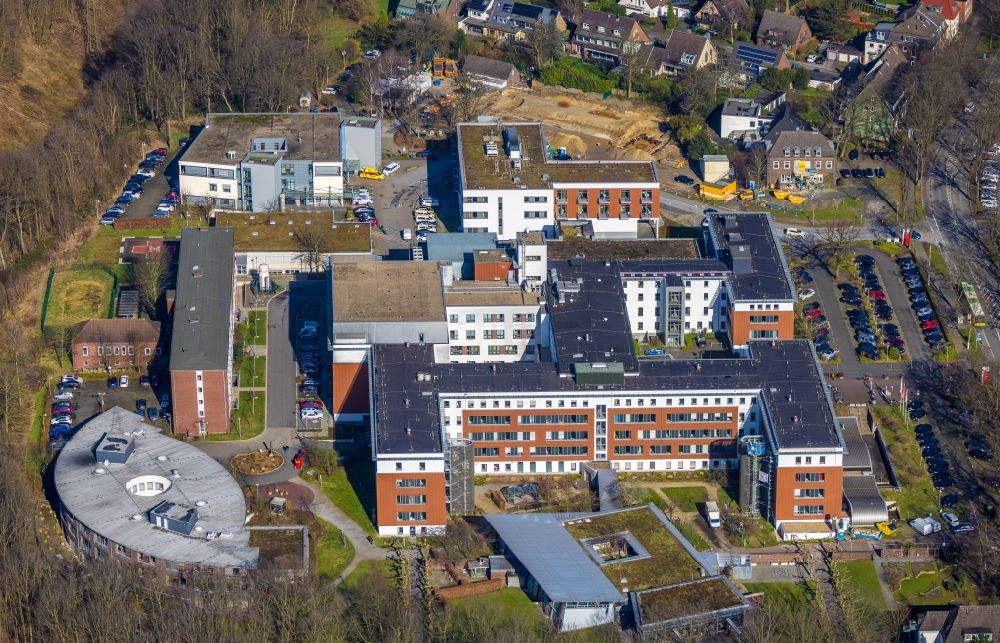 Luftaufnahme Bottrop - Klinikgelände des Krankenhauses Knappschaftskrankenhaus mit neuem OP-Trakt in Bottrop im Bundesland Nordrhein-Westfalen
