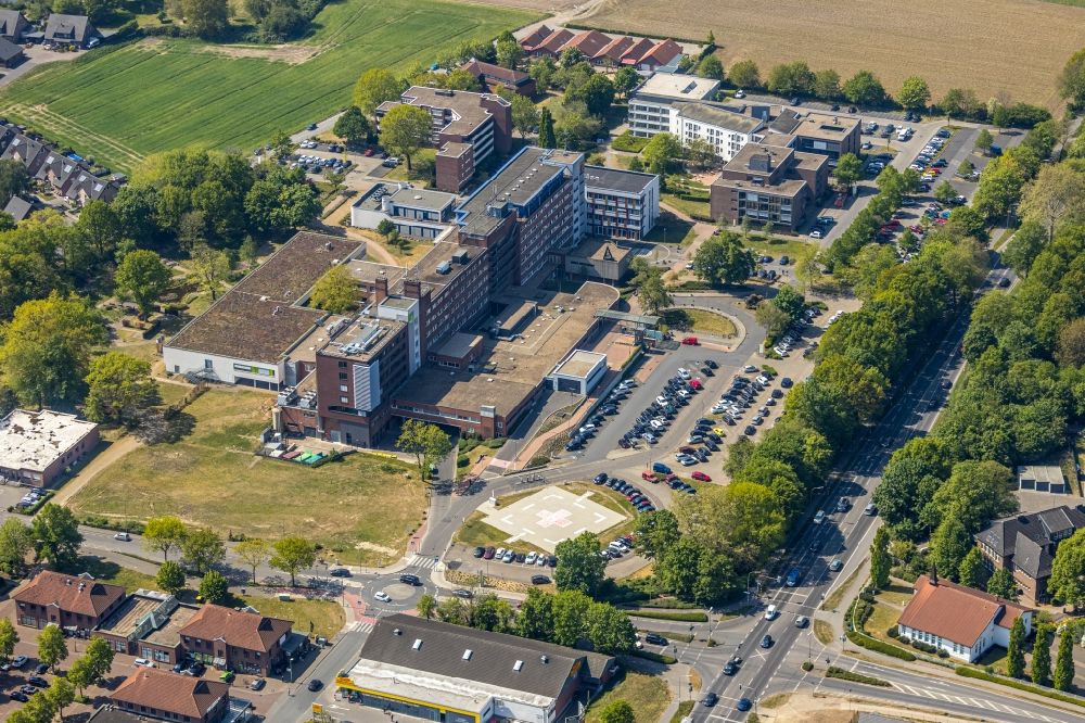 Wesel von oben - Klinikgelände Evangelisches Krankenhaus Wesel GmbH am Aaper Weg in Wesel im Bundesland Nordrhein-Westfalen, Deutschland