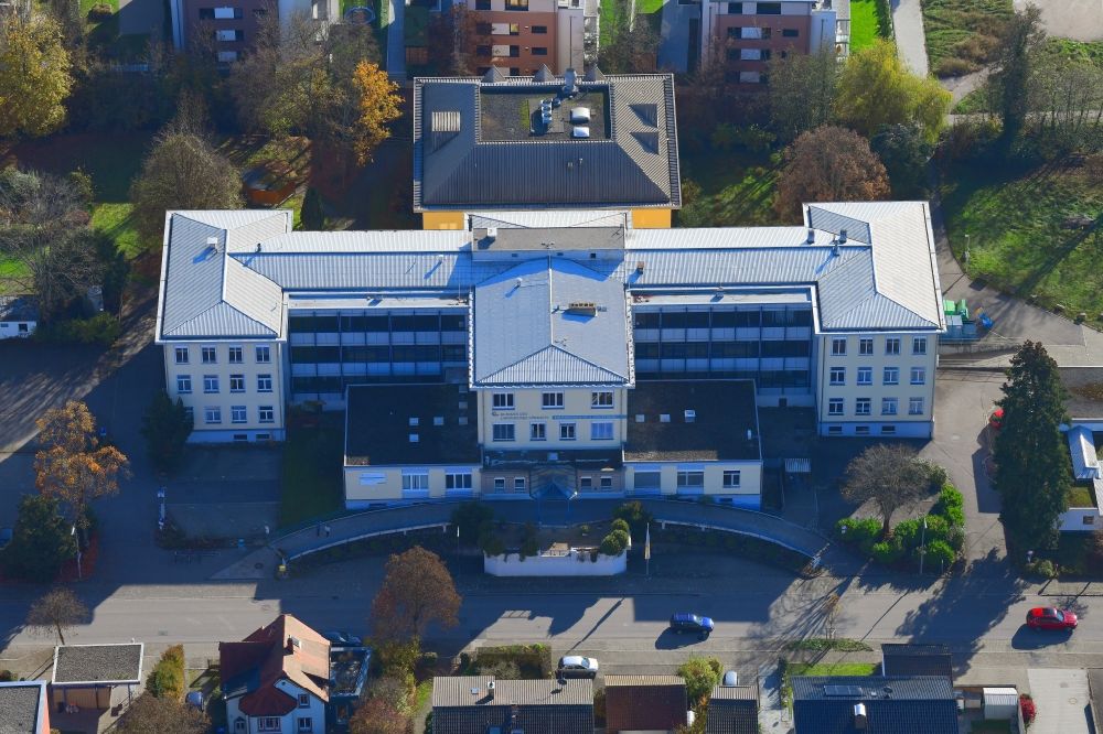 Schopfheim von oben - Klinikgelände und Gebäude vom Kreiskrankenhaus KKH in Schopfheim im Bundesland Baden-Württemberg, Deutschland