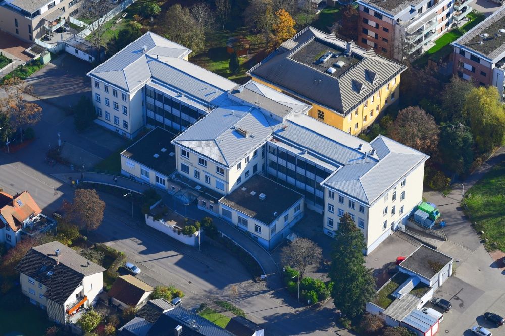 Schopfheim aus der Vogelperspektive: Klinikgelände und Gebäude vom Kreiskrankenhaus KKH in Schopfheim im Bundesland Baden-Württemberg, Deutschland