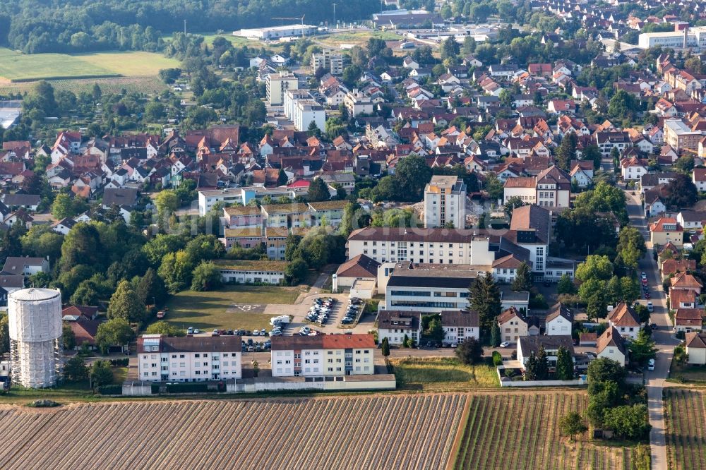 Kandel aus der Vogelperspektive: Klinikgelände des Krankenhauses Asklepios Südpfalzkliniken in Kandel im Bundesland Rheinland-Pfalz, Deutschland