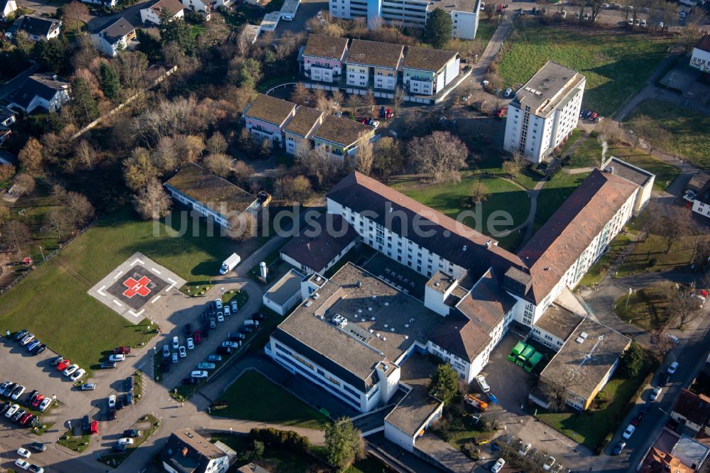 Kandel aus der Vogelperspektive: Klinikgelände des Krankenhauses Asklepios Südpfalzkliniken in Kandel im Bundesland Rheinland-Pfalz, Deutschland
