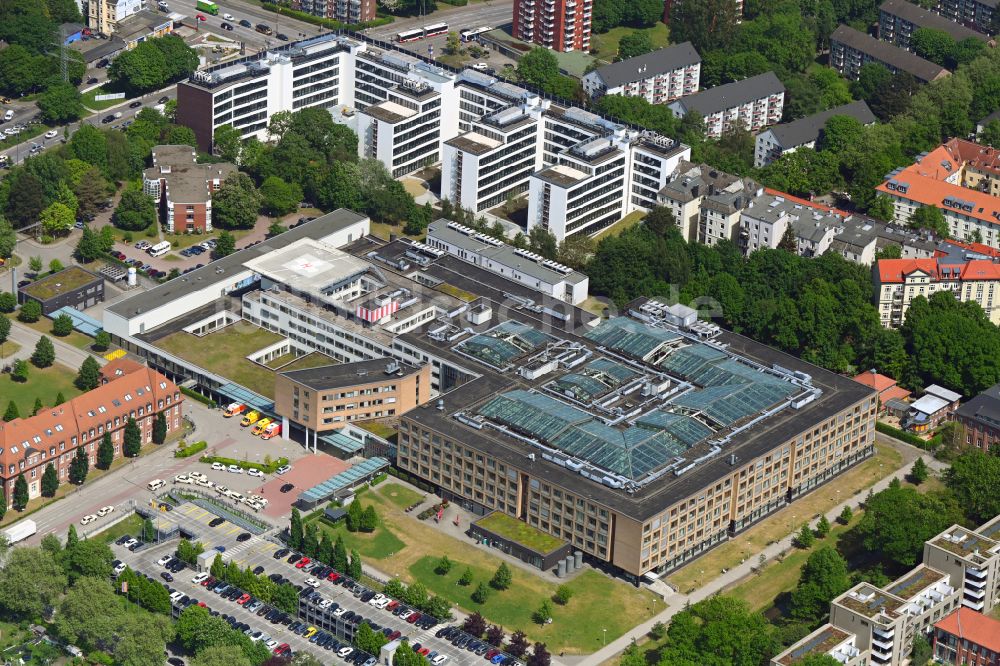 Hamburg aus der Vogelperspektive: Klinikgelände des Krankenhauses und Augenklinik im Ortsteil Barmbek in Hamburg, Deutschland