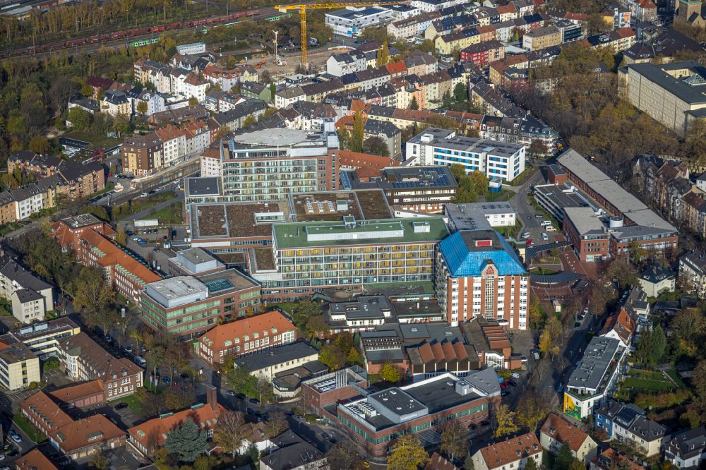 Bochum von oben - Klinikgelände des Krankenhauses Bergmannsheil im Ortsteil Bochum Süd in Bochum im Bundesland Nordrhein-Westfalen, Deutschland