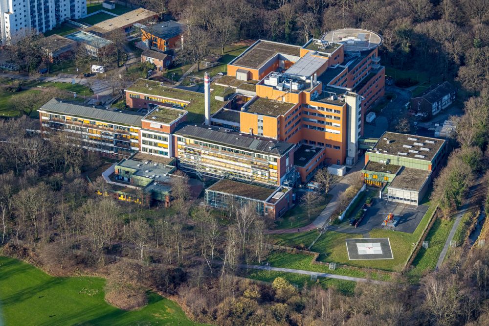 Duisburg von oben - Klinikgelände des Krankenhauses Berufsgenossenschaftliche Unfallklinik Duisburg GmbH Klinik für Orthopädie und Unfallchirurgie in Duisburg im Bundesland Nordrhein-Westfalen