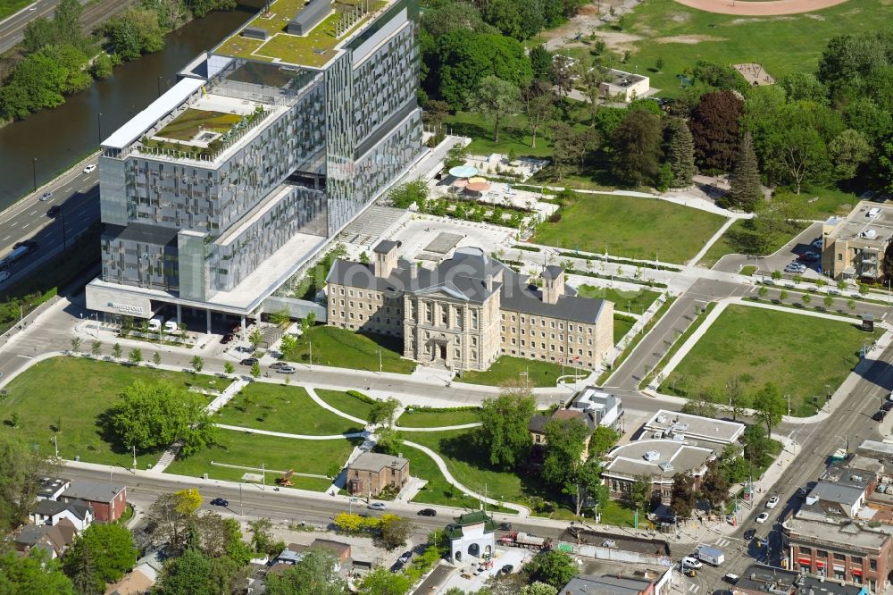 Toronto von oben - Klinikgelände des Krankenhauses Bridgepoint Hospital am Jack Layton Way in Toronto in Ontario, Kanada