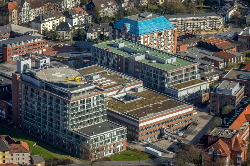 Luftaufnahme Bochum - Klinikgelände des Krankenhauses am Bürkle-de-la-Camp-Platz im Ortsteil Bochum Süd in Bochum im Bundesland Nordrhein-Westfalen, Deutschland