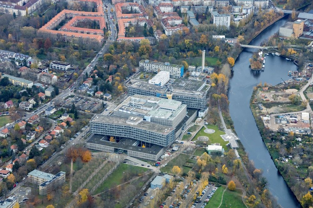 Berlin aus der Vogelperspektive: Klinikgelände des Krankenhauses Campus Benjamin Franklin in Steglitz in Berlin, Deutschland