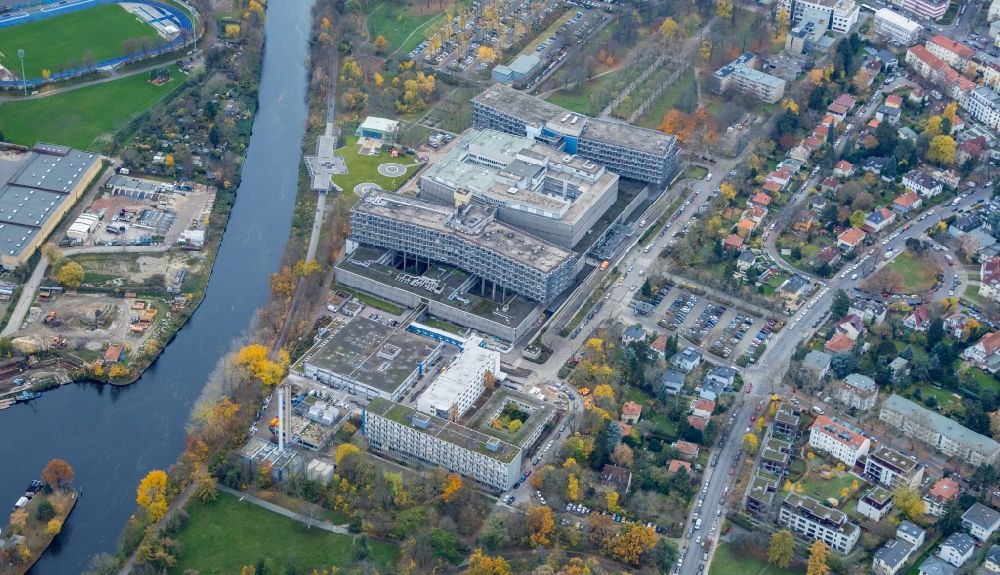 Luftaufnahme Berlin - Klinikgelände des Krankenhauses Campus Benjamin Franklin in Steglitz in Berlin, Deutschland