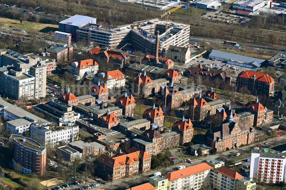 Luftbild Berlin - Klinikgelände des Krankenhauses DRK Kliniken Berlin Westend im Ortsteil Westend in Berlin, Deutschland