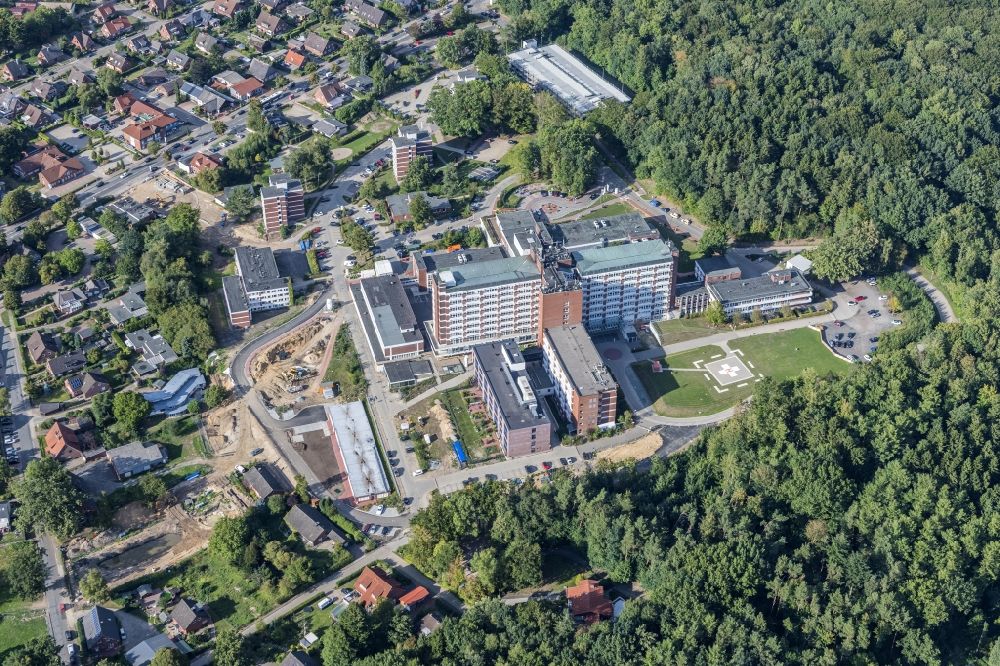 Stade von oben - Klinikgelände des Krankenhauses Elbe Klinikum in Stade im Bundesland Niedersachsen, Deutschland