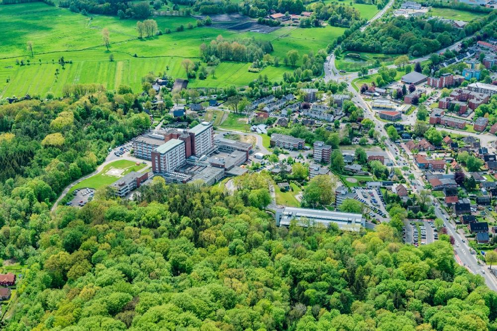 Luftaufnahme Stade - Klinikgelände des Krankenhauses Elbe Klinikum in Stade im Bundesland Niedersachsen, Deutschland