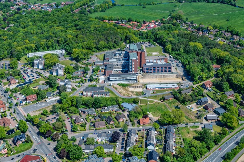 Luftaufnahme Stade - Klinikgelände des Krankenhauses Elbe Klinikum in Stade im Bundesland Niedersachsen, Deutschland