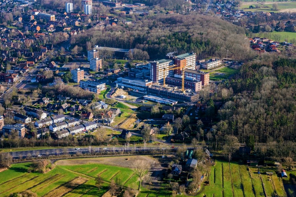 Stade aus der Vogelperspektive: Klinikgelände des Krankenhauses Elbe Klinikum in Stade im Bundesland Niedersachsen, Deutschland