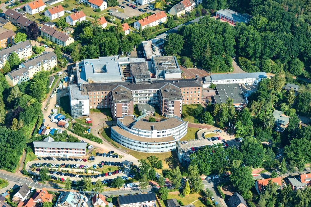 Buxtehude von oben - Klinikgelände des Krankenhauses Elbe Klinkum in Buxtehude im Bundesland Niedersachsen, Deutschland