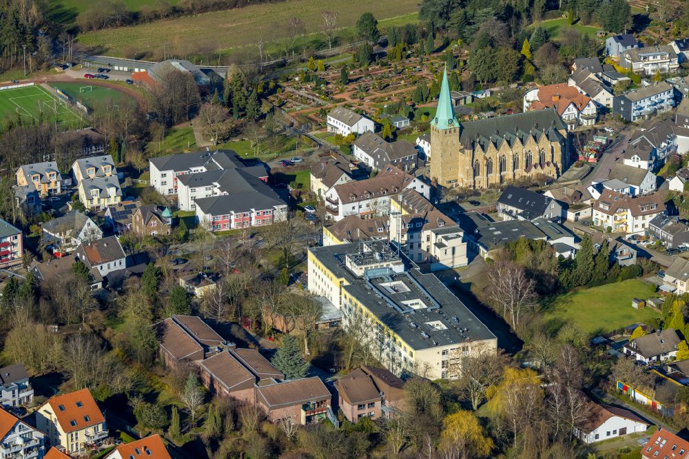 Niederwenigern von oben - Klinikgelände des Krankenhauses St. Elisabeth-Krankenhaus Hattingen-Niederwenigern in Niederwenigern im Bundesland Nordrhein-Westfalen, Deutschland
