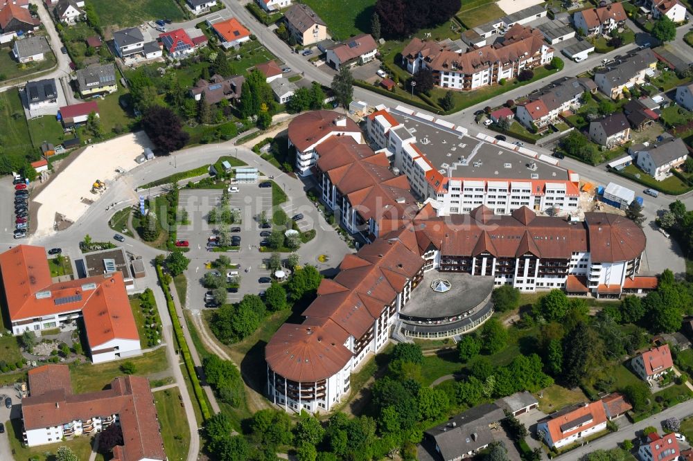 Luftbild Ichenhausen - Klinikgelände des Krankenhauses Fachklinik Ichenhausen an der Krumbacher Straße in Ichenhausen im Bundesland Bayern, Deutschland