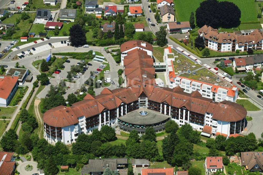 Ichenhausen von oben - Klinikgelände des Krankenhauses Fachklinik Ichenhausen an der Krumbacher Straße in Ichenhausen im Bundesland Bayern, Deutschland