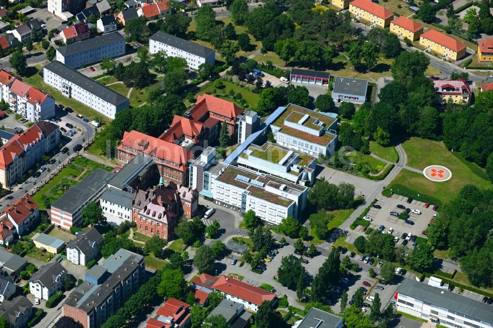 Luftbild Rathenow - Klinikgelände des Krankenhauses an der Forststraße in Rathenow im Bundesland Brandenburg, Deutschland