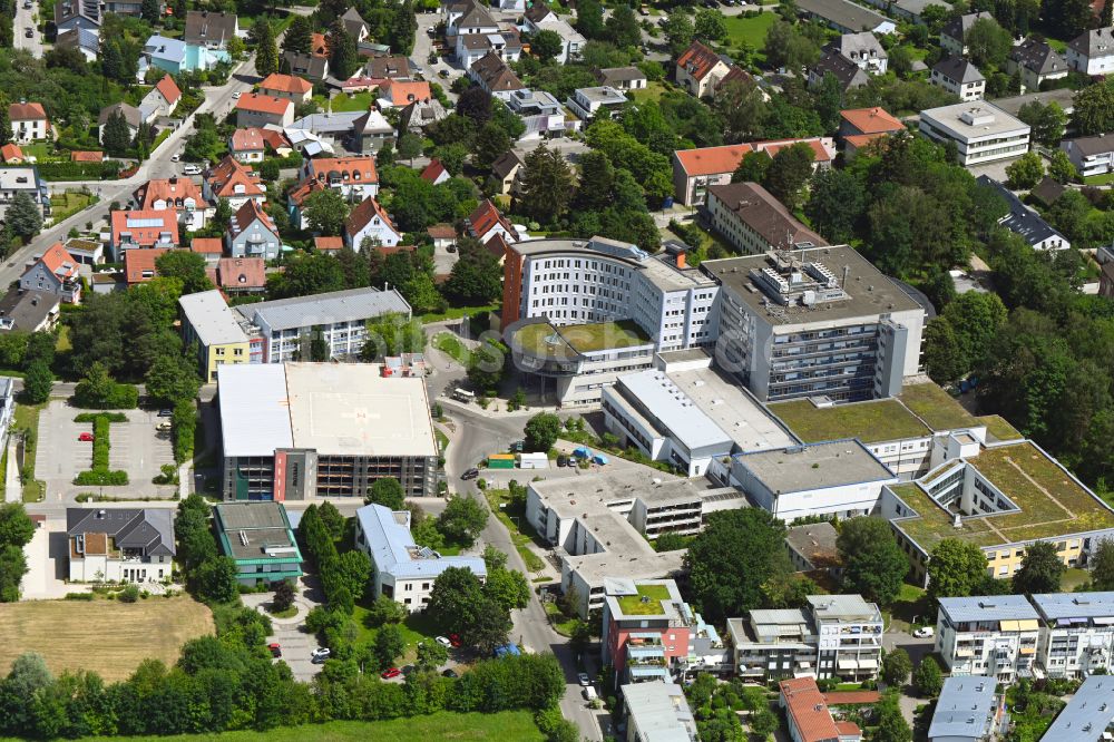 Luftaufnahme Dachau - Klinikgelände des Krankenhauses Helios Kliniken GmbH in Dachau im Bundesland Bayern, Deutschland