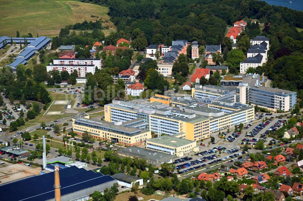 Luftaufnahme Schwerin - Klinikgelände des Krankenhauses HELIOS Kliniken in Schwerin im Bundesland Mecklenburg-Vorpommern, Deutschland