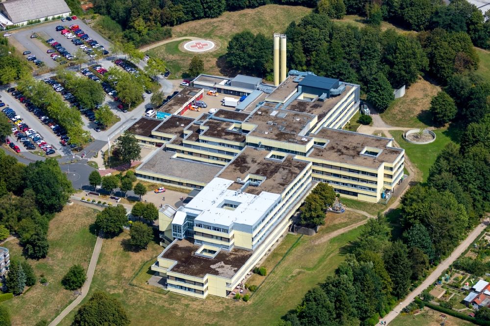 Schwelm von oben - Klinikgelände des Krankenhauses Helios Klinikum Schwelm im Ortsteil Oelkinghausen in Schwelm im Bundesland Nordrhein-Westfalen, Deutschland