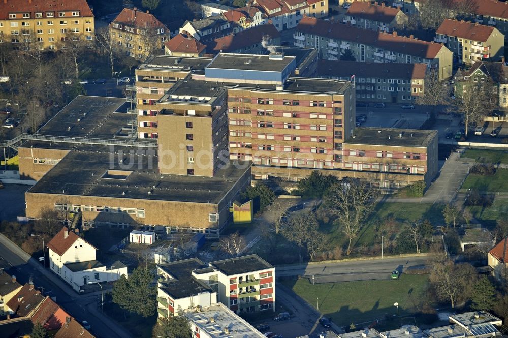 Helmstedt aus der Vogelperspektive: Klinikgelände des Krankenhauses Helios St. Marienberg Klinik in Helmstedt im Bundesland Niedersachsen, Deutschland