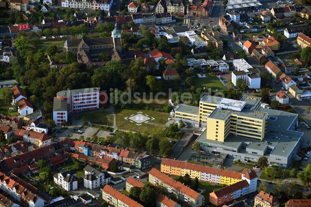 Luftaufnahme Helmstedt - Klinikgelände des Krankenhauses Helios St. Marienberg Klinik in Helmstedt im Bundesland Niedersachsen, Deutschland