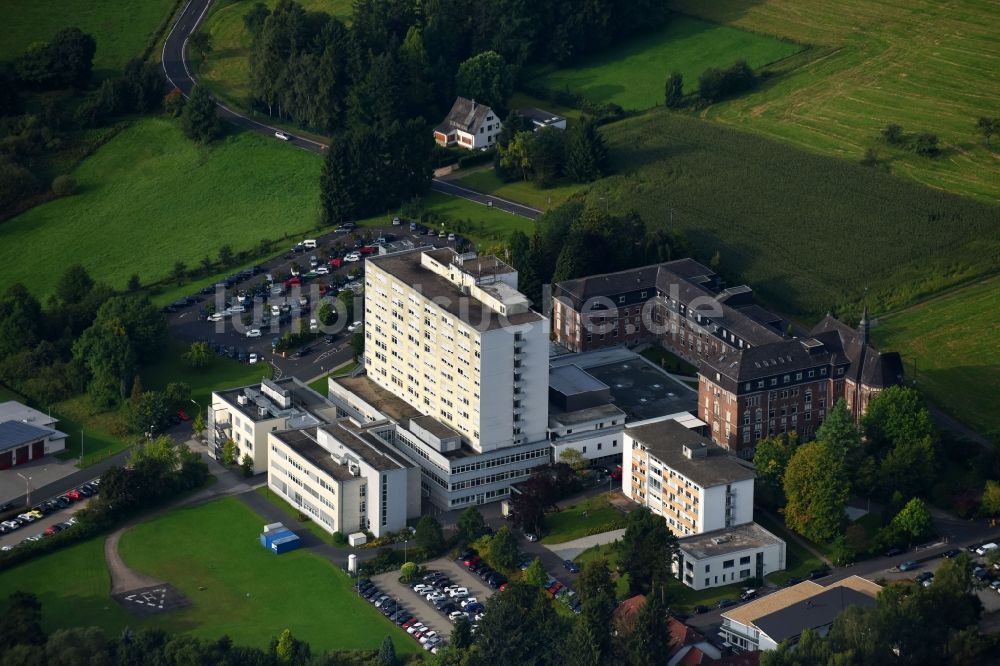 Luftbild Dernbach(Westerwald) - Klinikgelände des Krankenhauses Herz-Jesu-Krankenhaus | Dernbach am Südring in Dernbach(Westerwald) im Bundesland Rheinland-Pfalz, Deutschland