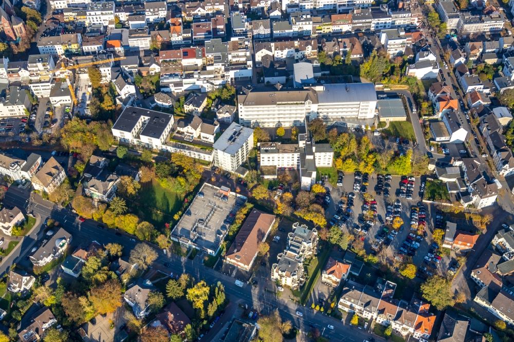 Luftbild Arnsberg - Klinikgelände des Krankenhauses des St. Johannes-Hospital am Springufer im Ortsteil Neheim in Arnsberg im Bundesland Nordrhein-Westfalen, Deutschland