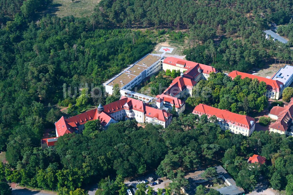 Luftbild Treuenbrietzen - Klinikgelände des Krankenhauses Johanniter-Krankenhaus in Treuenbrietzen im Bundesland Brandenburg, Deutschland