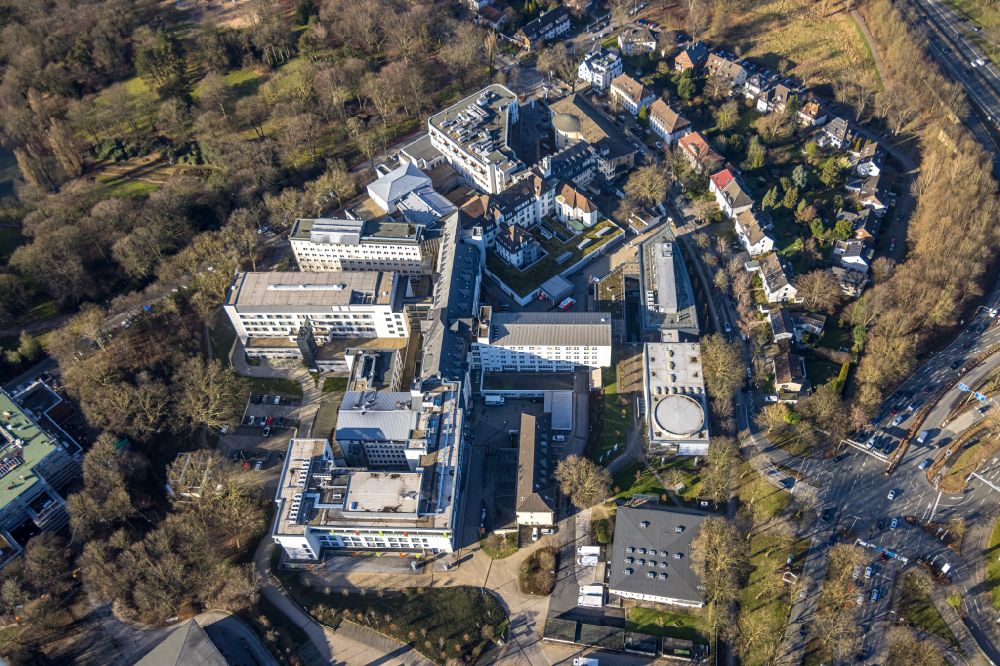 Luftbild Bochum - Klinikgelände des Krankenhauses St. Josef-Hospital im Ortsteil Innenstadt in Bochum im Bundesland Nordrhein-Westfalen, Deutschland