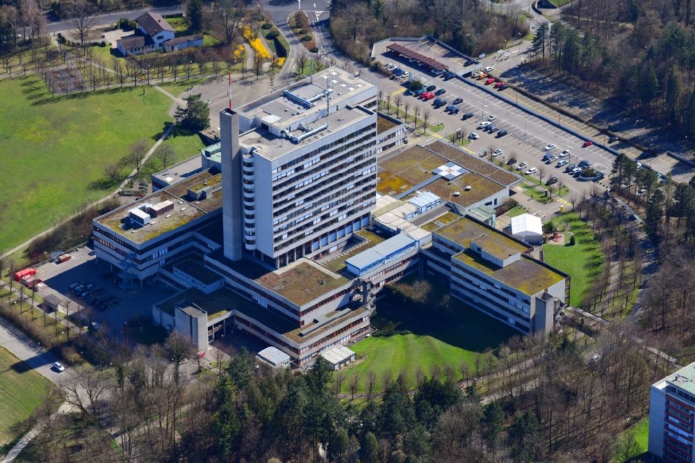 Binningen von oben - Klinikgelände des Krankenhauses Kantonsspital Baselland Bruderholz in Binningen im Kanton Basel-Landschaft, Schweiz