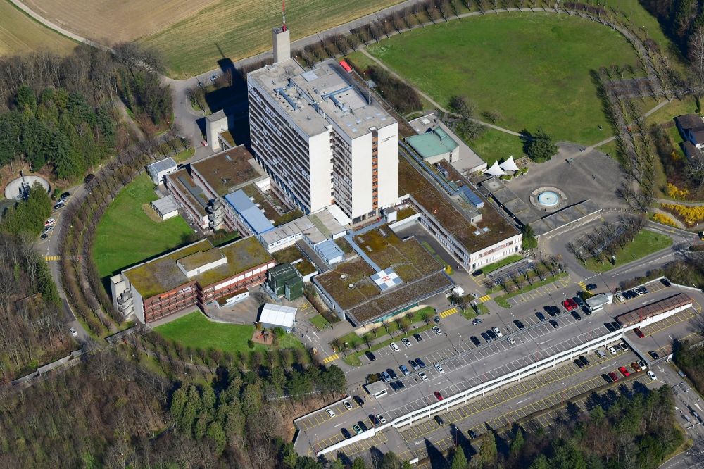 Luftaufnahme Binningen - Klinikgelände des Krankenhauses Kantonsspital Baselland Bruderholz in Binningen im Kanton Basel-Landschaft, Schweiz