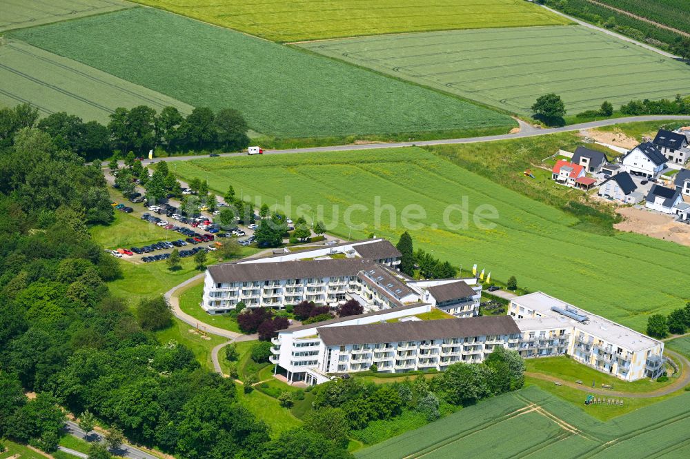 Möhnesee aus der Vogelperspektive: Klinikgelände des Krankenhauses Klinik Möhnesee in Möhnesee im Bundesland Nordrhein-Westfalen, Deutschland