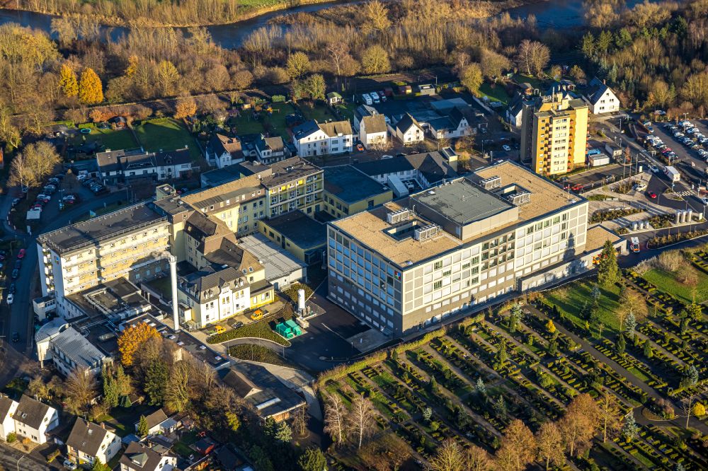 Luftbild Arnsberg - Klinikgelände des Krankenhauses Klinikum Hochsauerland - Karolinen-Hospital in Arnsberg im Bundesland Nordrhein-Westfalen, Deutschland