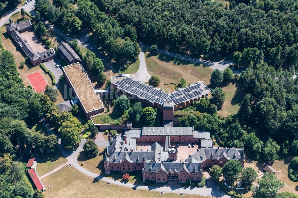 Luftaufnahme Mudau - Klinikgelände des Krankenhauses Klinikum Schloss Waldleiningen in Mudau im Bundesland Baden-Württemberg, Deutschland
