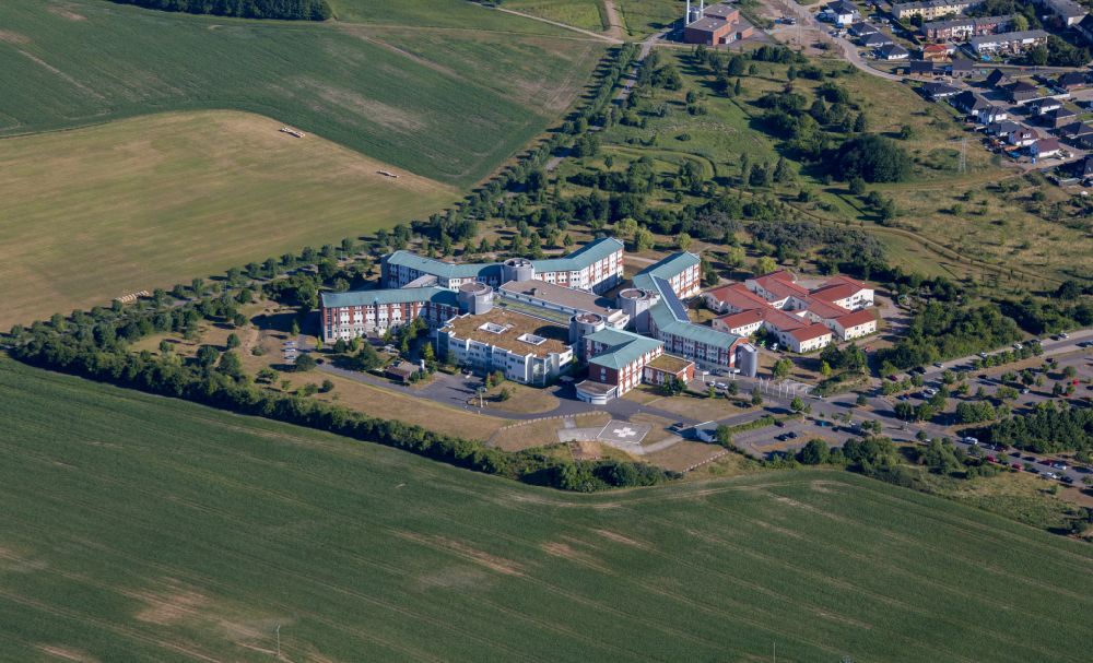 Luftaufnahme Güstrow - Klinikgelände des Krankenhauses KMG Klinikum in Güstrow im Bundesland Mecklenburg-Vorpommern