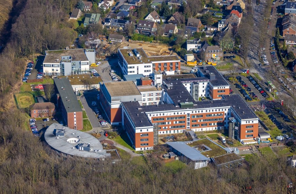Luftbild Bottrop - Klinikgelände des Krankenhauses Knappschaftskrankenhaus mit neuem OP-Trakt in Bottrop im Bundesland Nordrhein-Westfalen