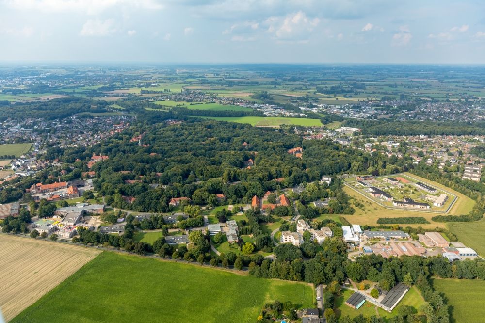 Luftbild Bedburg-Hau - Klinikgelände des Krankenhauses der LVR-Klinik Bedburg-Hau in Bedburg-Hau im Bundesland Nordrhein-Westfalen, Deutschland