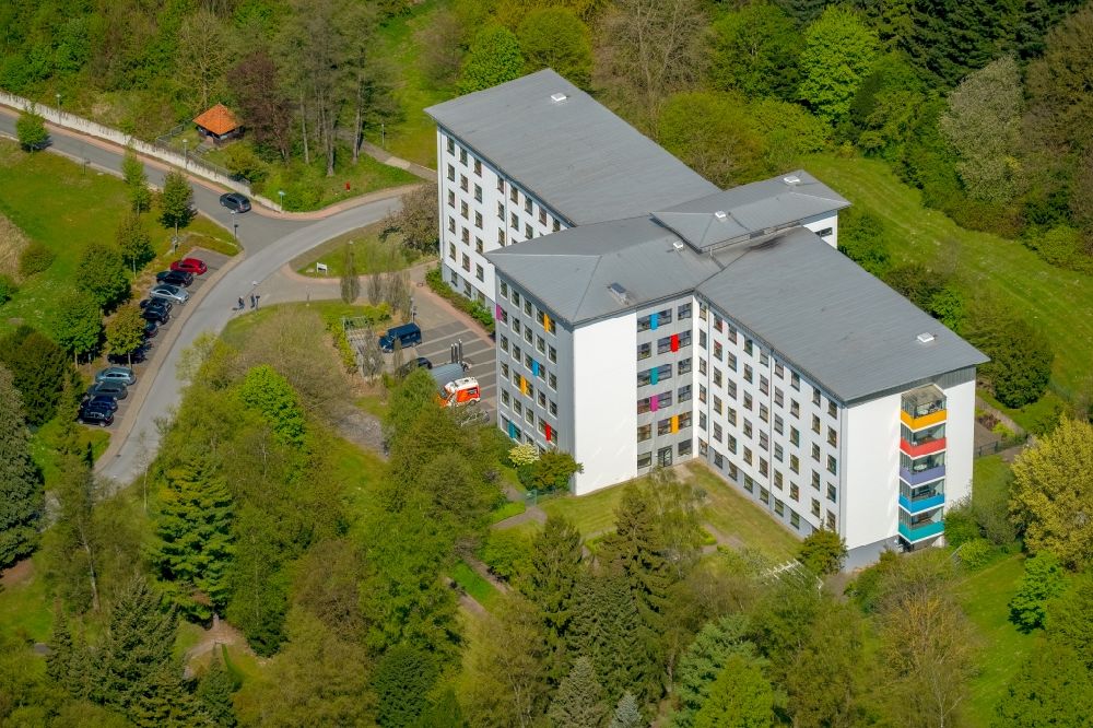 Warstein aus der Vogelperspektive: Klinikgelände des Krankenhauses der LWL - Klinik Warstein in Warstein im Bundesland Nordrhein-Westfalen