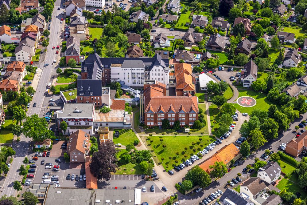 Werl aus der Vogelperspektive: Klinikgelände des Krankenhauses Mariannen-Hospital Werl gGmbH in Werl im Bundesland Nordrhein-Westfalen, Deutschland