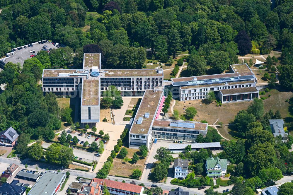 Luftaufnahme Bad Malente-Gremsmühlen - Klinikgelände des Krankenhauses Mühlenbergklinik - Holsteinische Schweiz in Bad Malente-Gremsmühlen im Bundesland Schleswig-Holstein, Deutschland